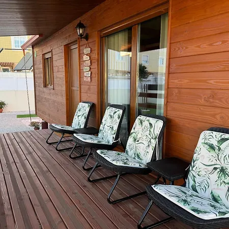 Acolhedora Casa De Ferias T2 Com Espaco Exterior *