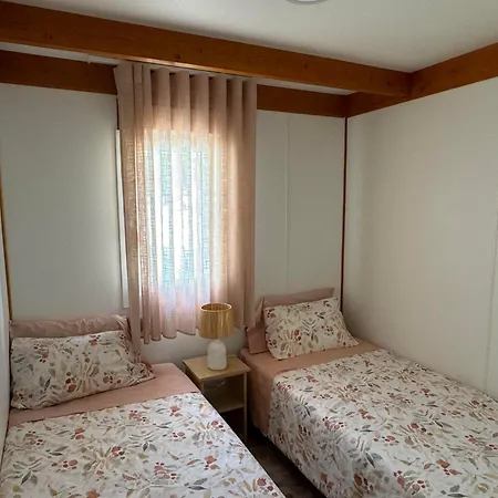 Acolhedora Casa De Ferias T2 Com Espaco Exterior