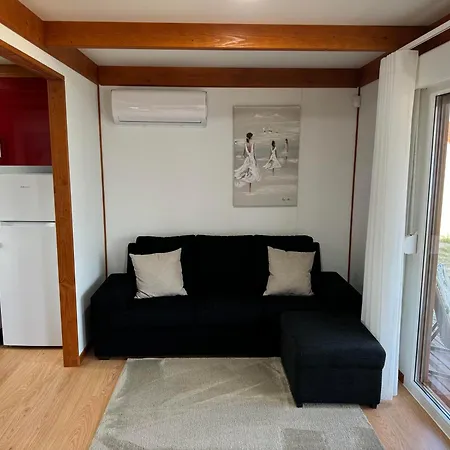 Acolhedora Casa De Ferias T2 Com Espaco Exterior בית נופש איזמוריס