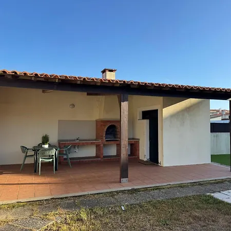 Acolhedora Casa De Ferias T2 Com Espaco Exterior *