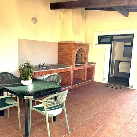 Acolhedora Casa De Ferias T2 Com Espaco Exterior